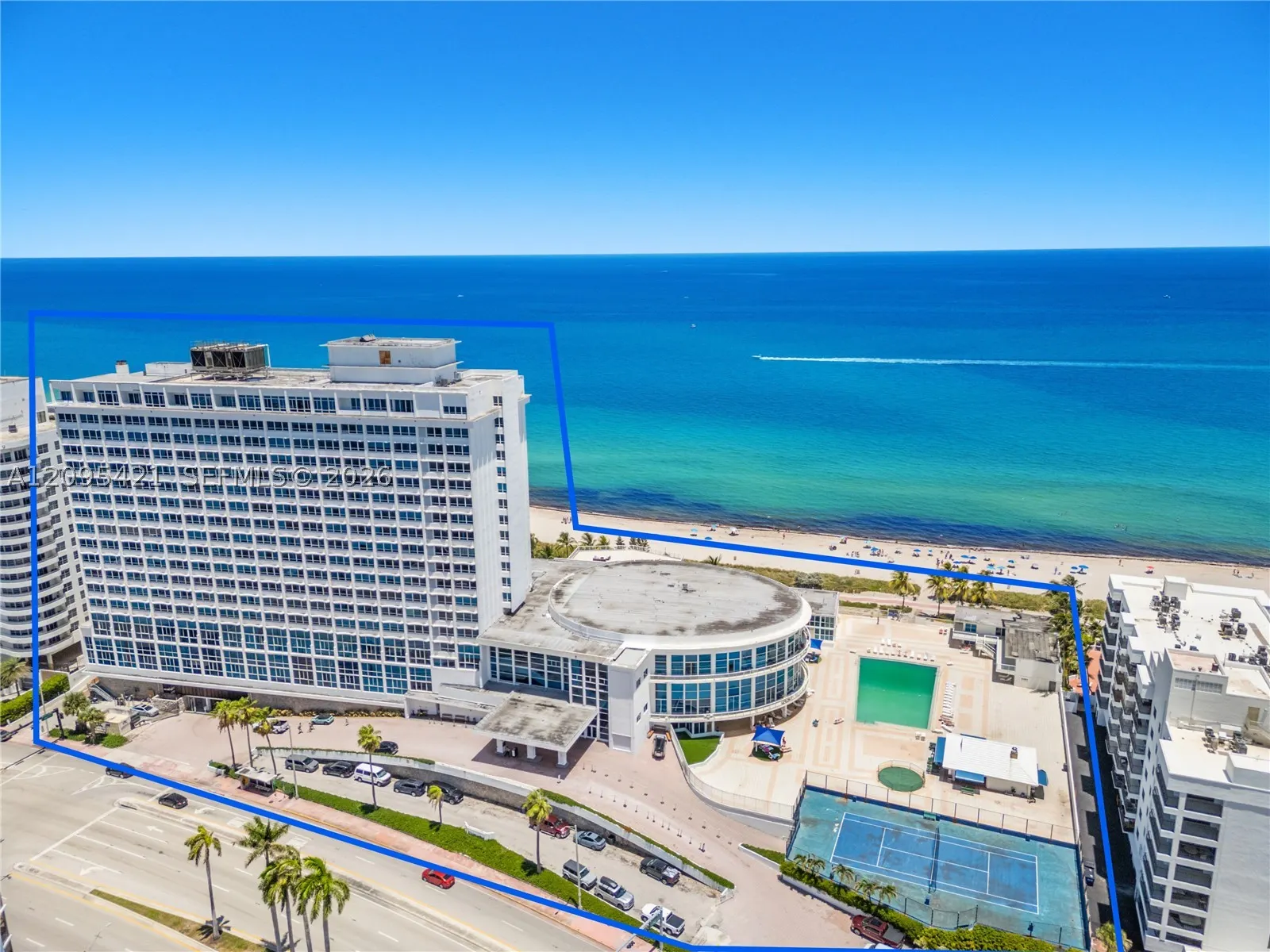 5445 Collins Ave #BAY12