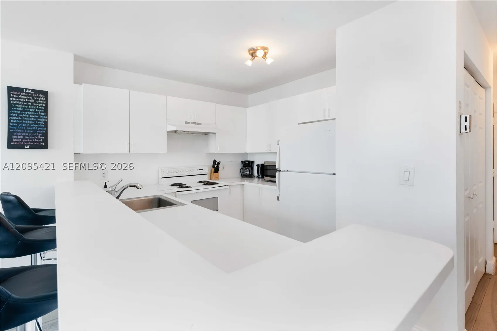 5445 Collins Ave #BAY12