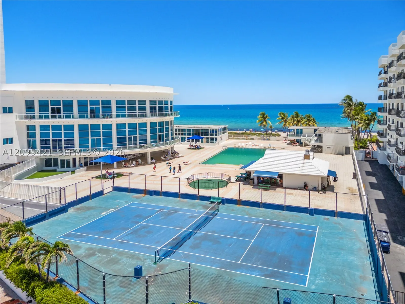 5445 Collins Ave #BAY12