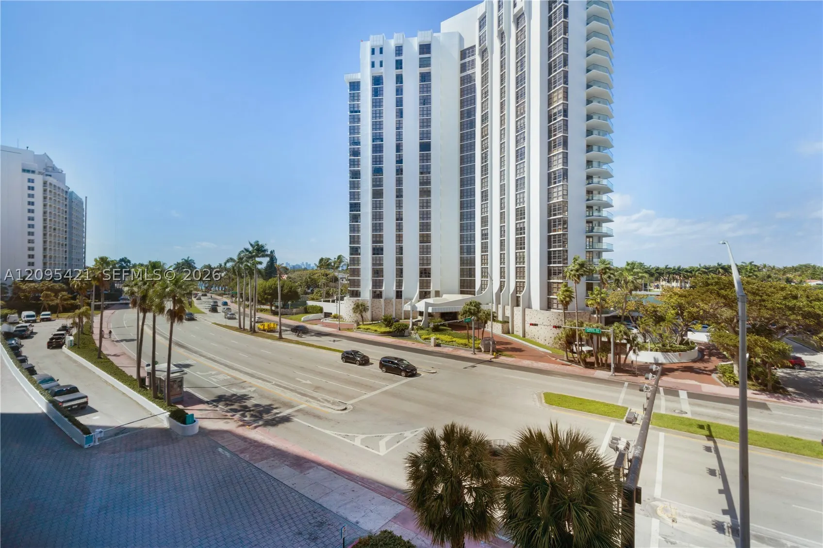 5445 Collins Ave #BAY12