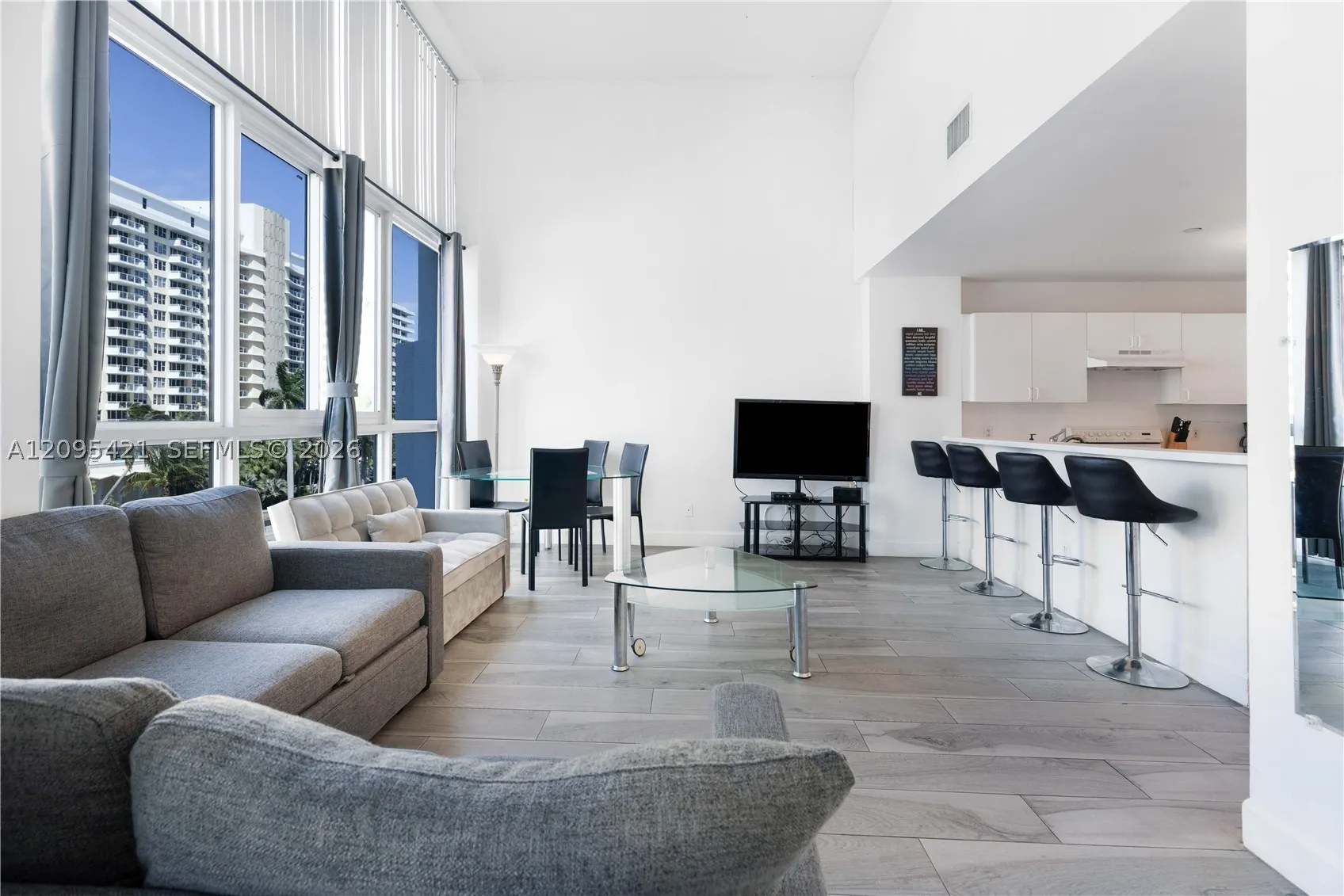 5445 Collins Ave #BAY12