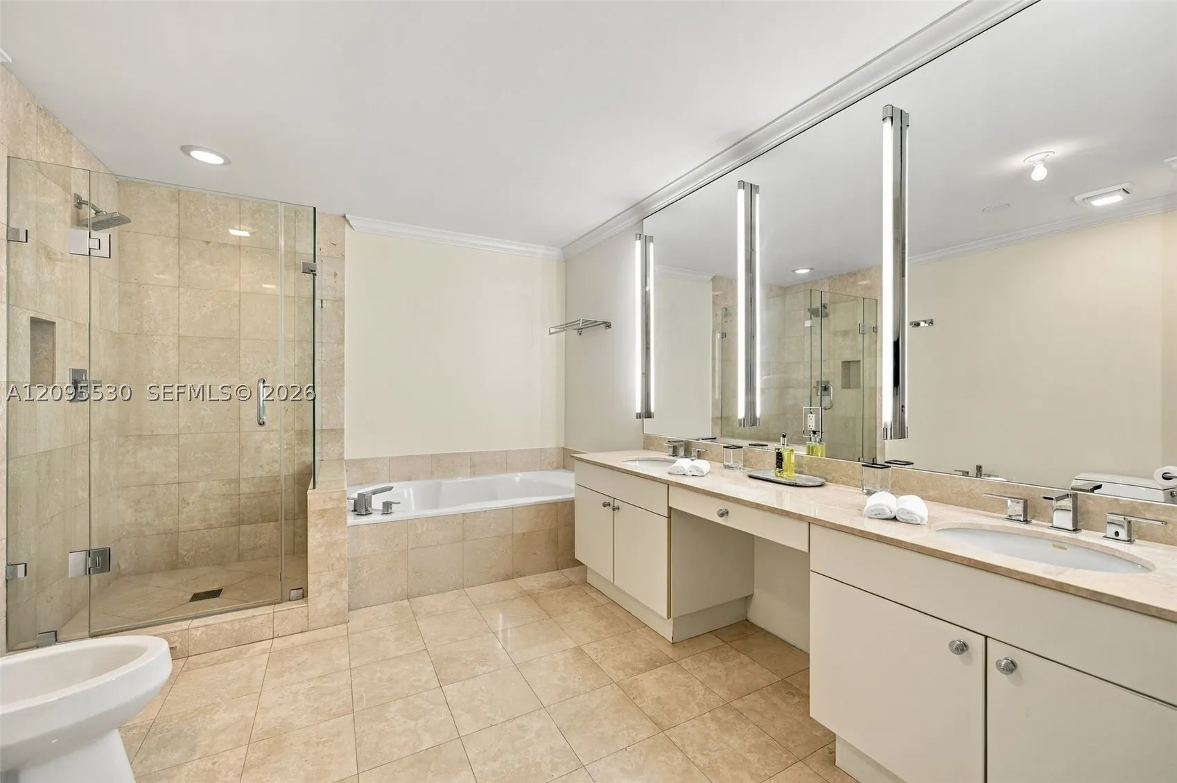 9601 Collins Ave #601