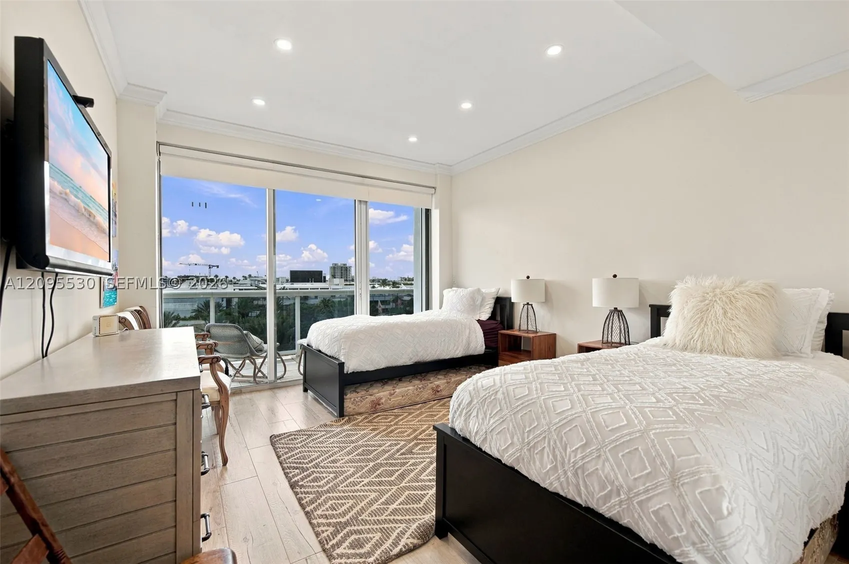 9601 Collins Ave #601