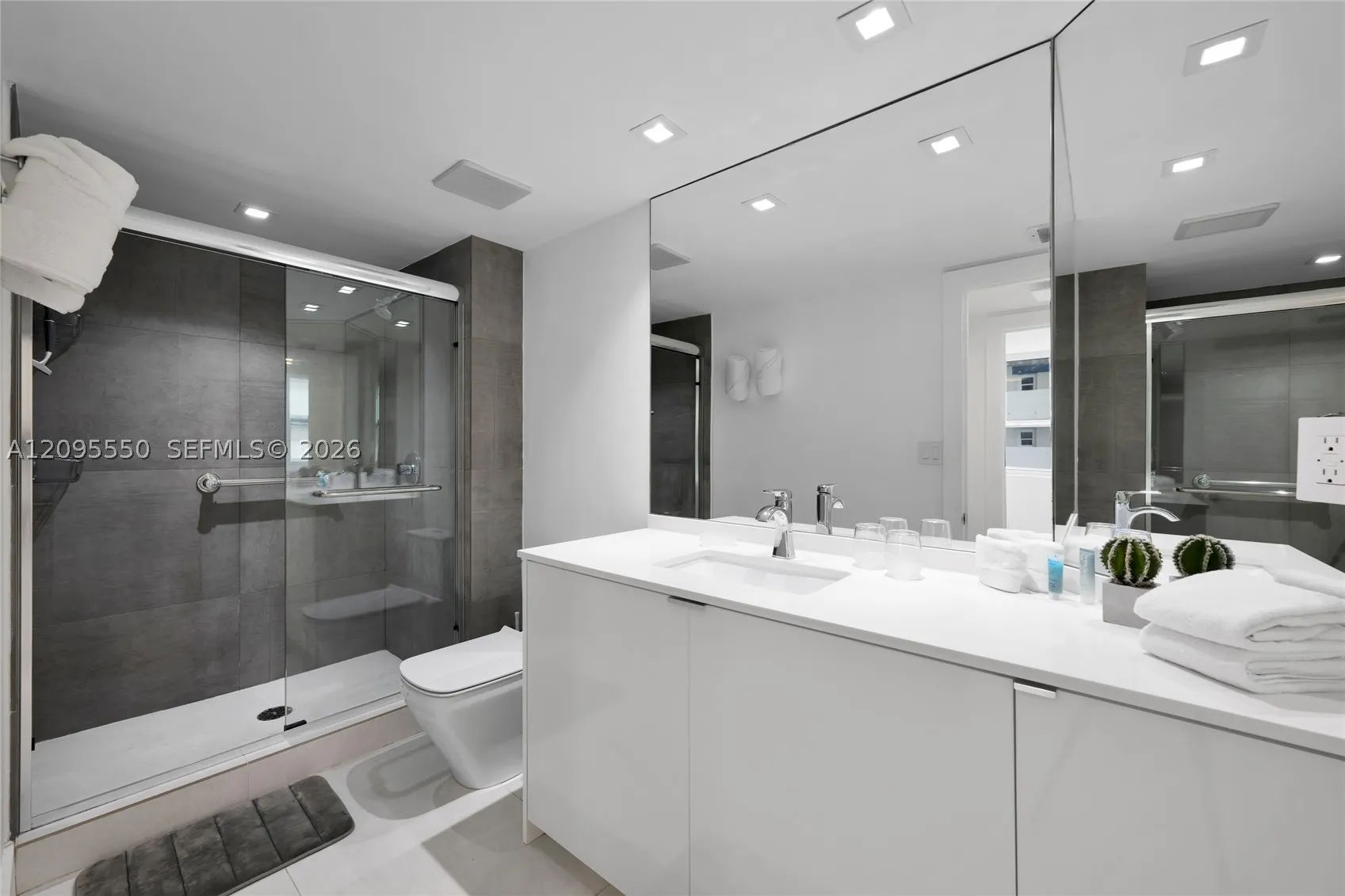 2080 S Ocean Dr #511
