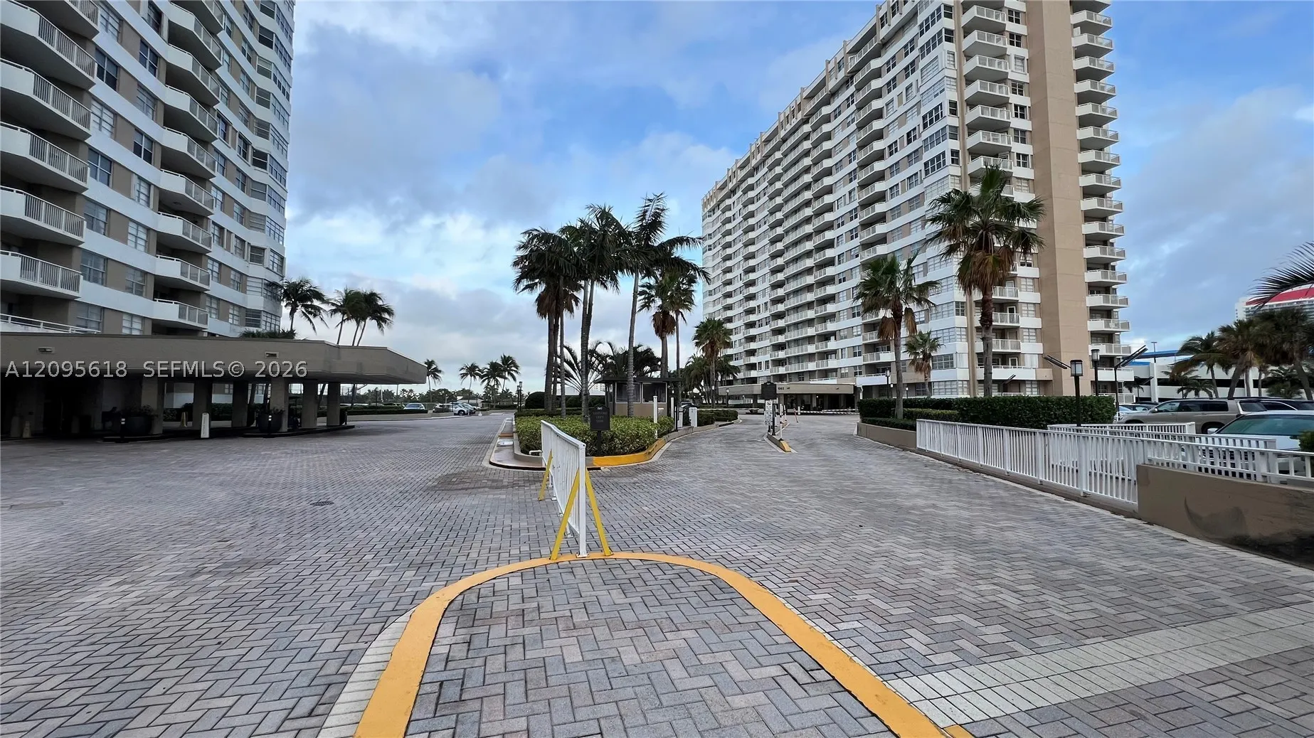 1985 S Ocean Dr #10G