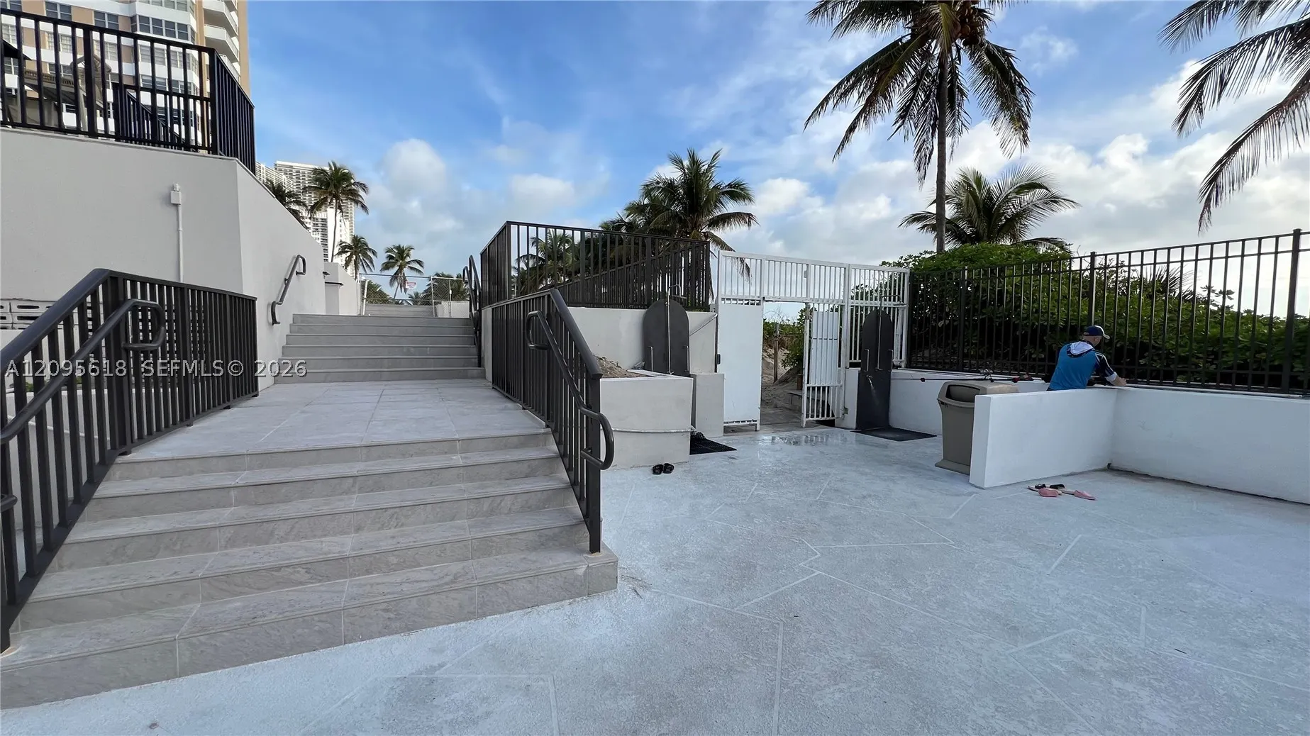 1985 S Ocean Dr #10G