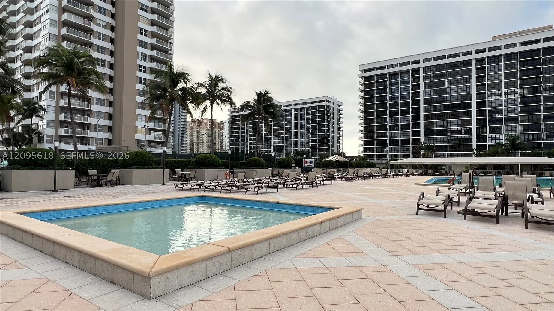 1985 S Ocean Dr #10G