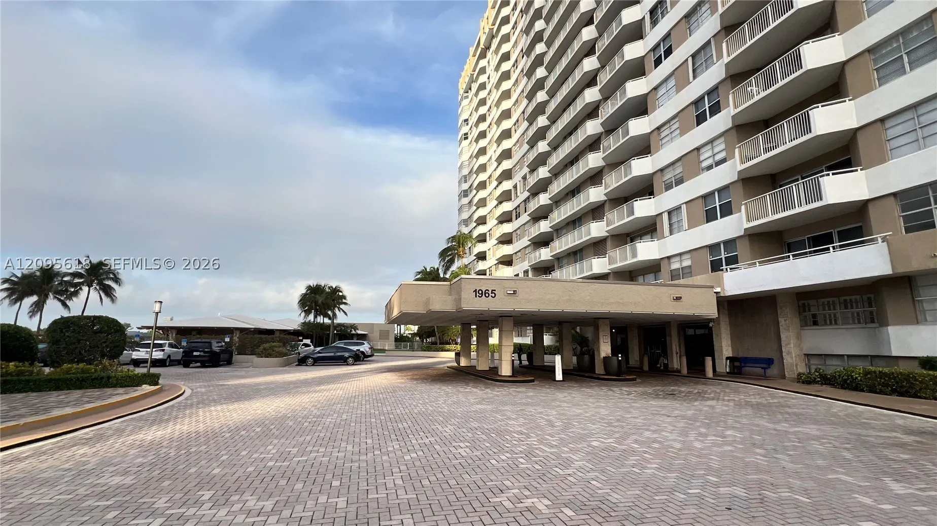 1985 S Ocean Dr #10G