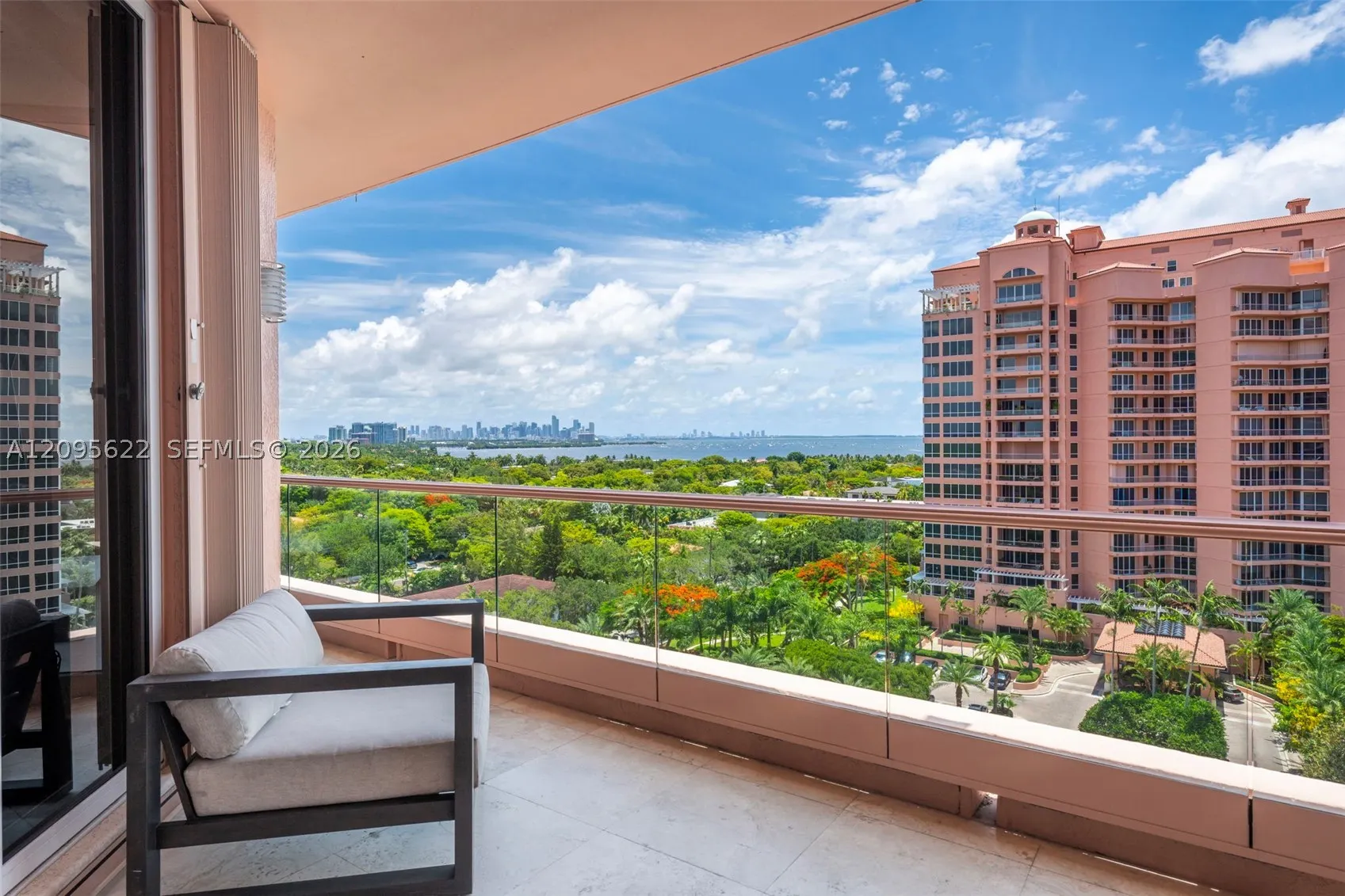 60 Edgewater Dr #11F