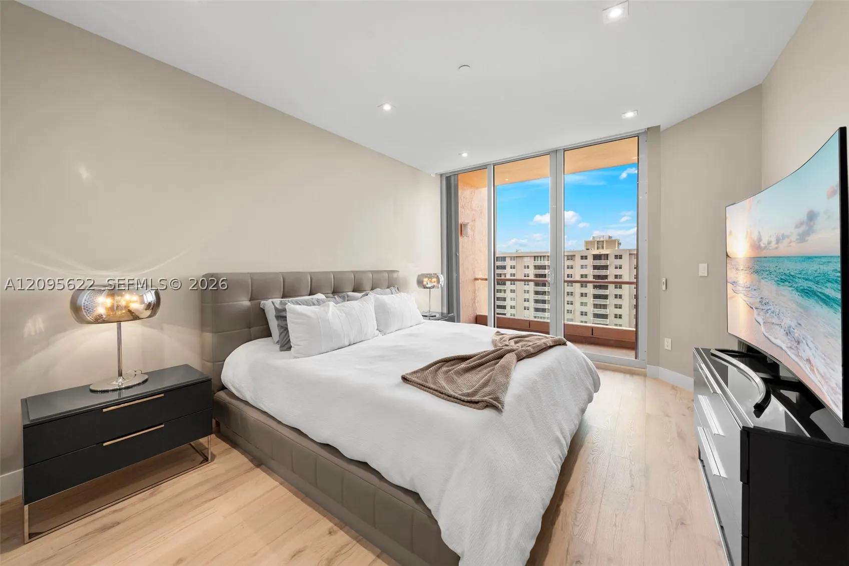 60 Edgewater Dr #11F