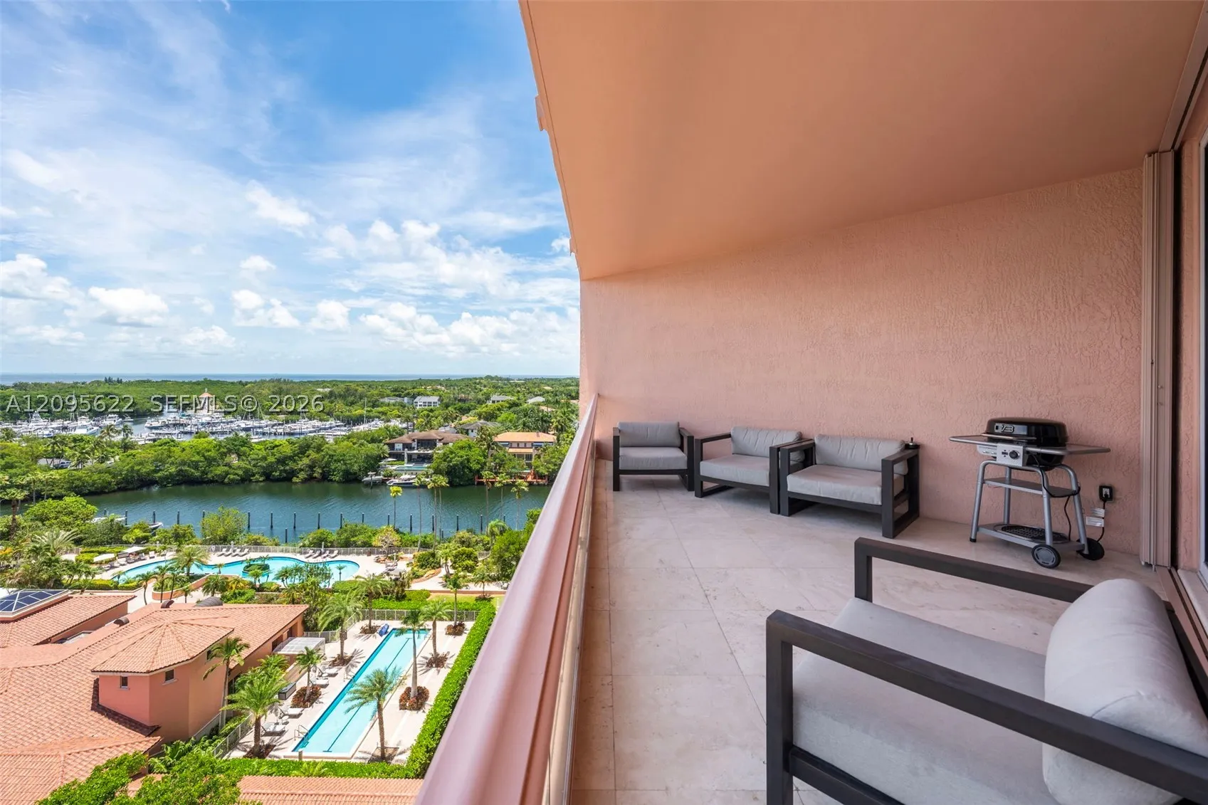 60 Edgewater Dr #11F