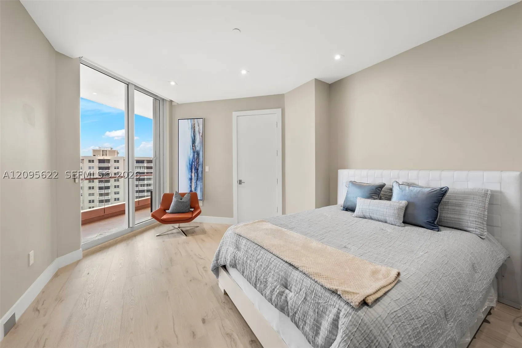 60 Edgewater Dr #11F
