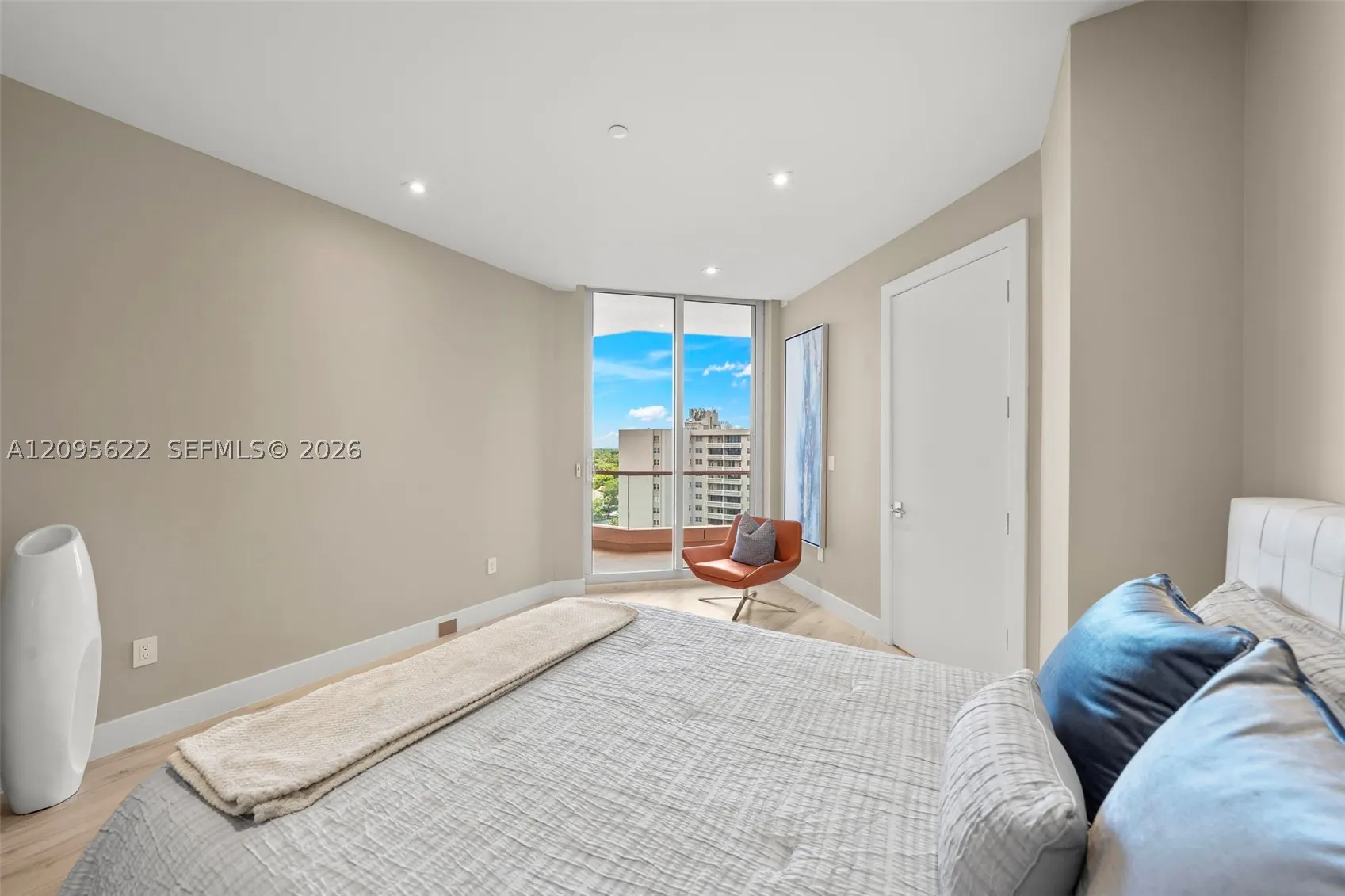 60 Edgewater Dr #11F