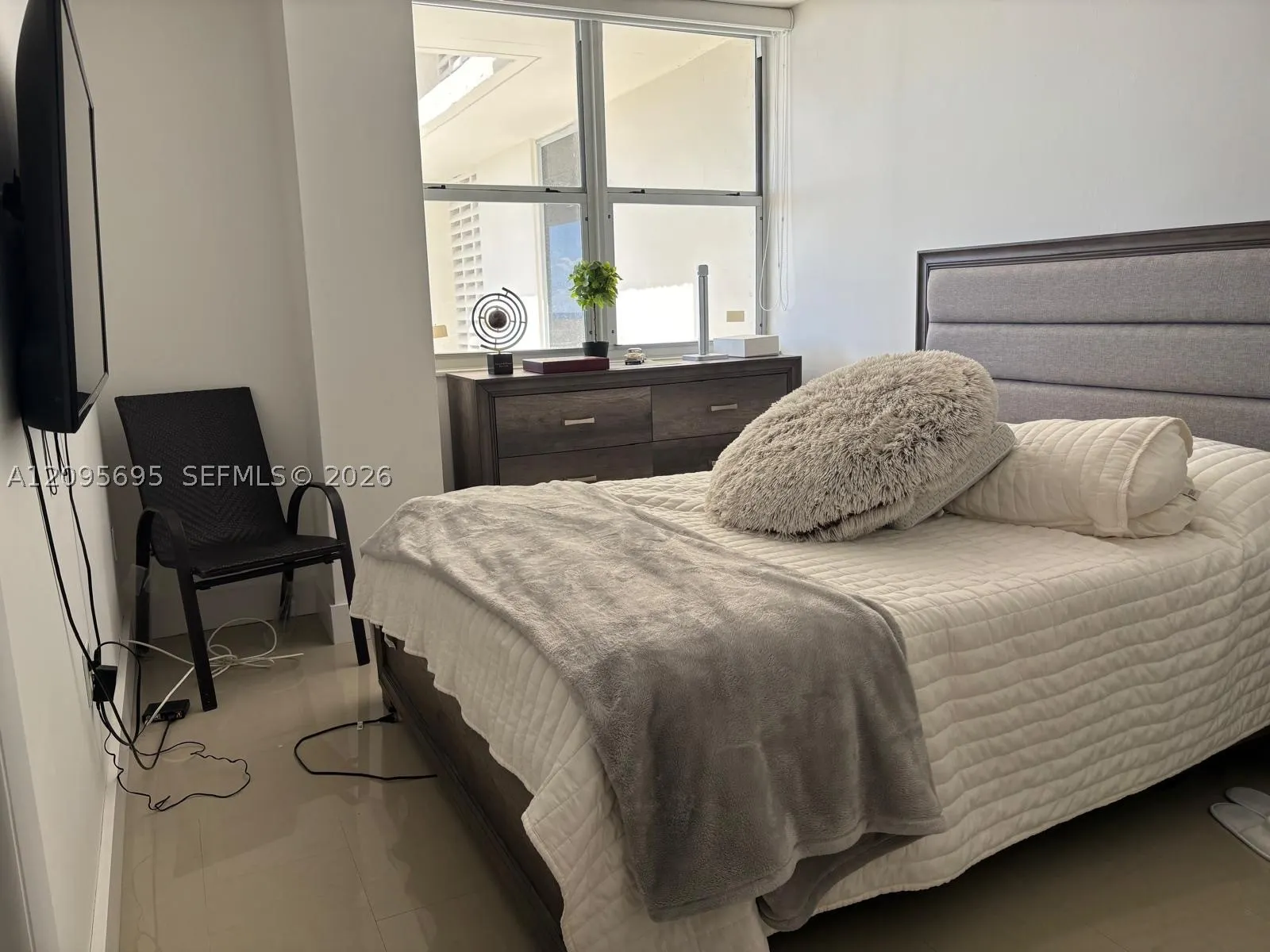 5701 Collins Ave #912