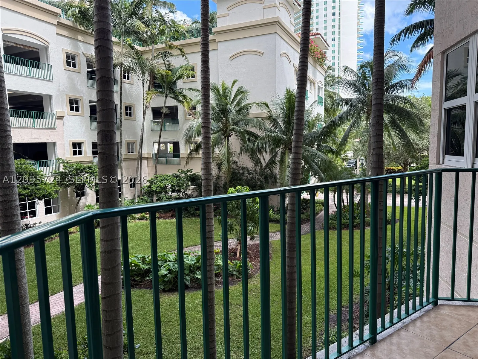 19900 E Country Club Dr #216