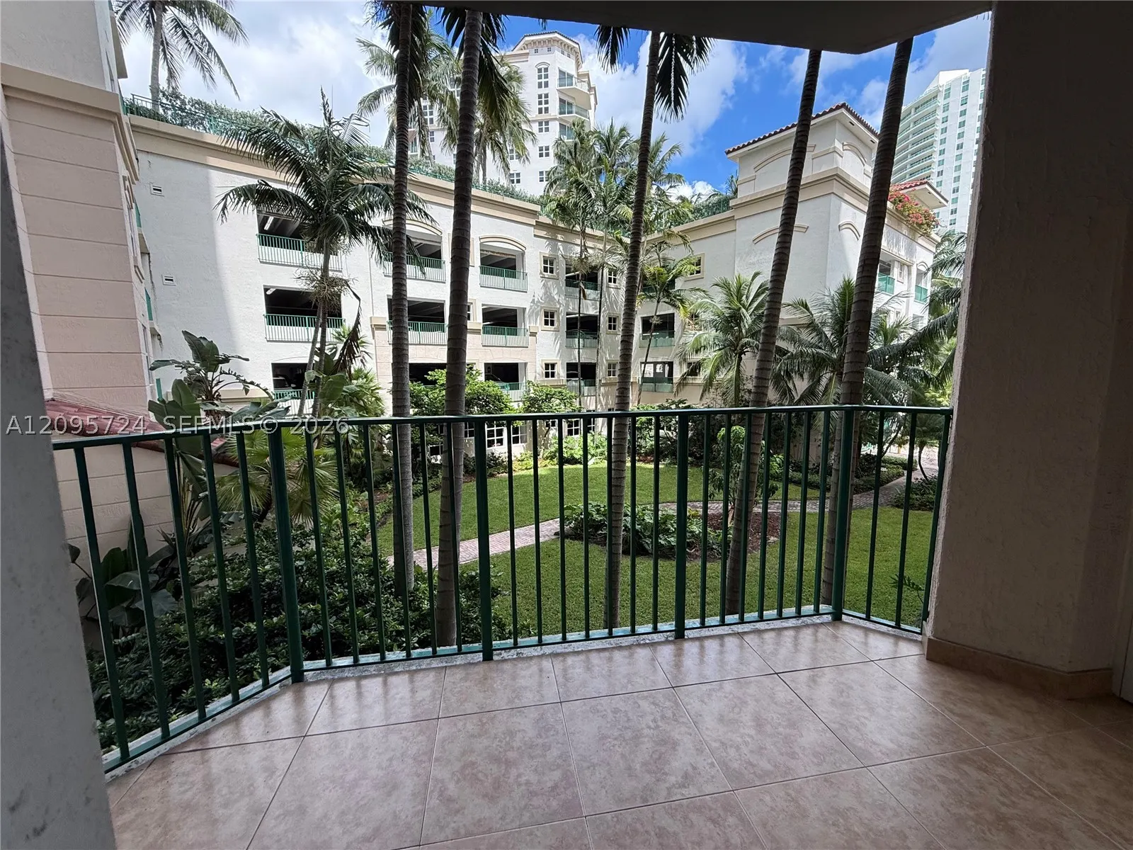 19900 E Country Club Dr #216
