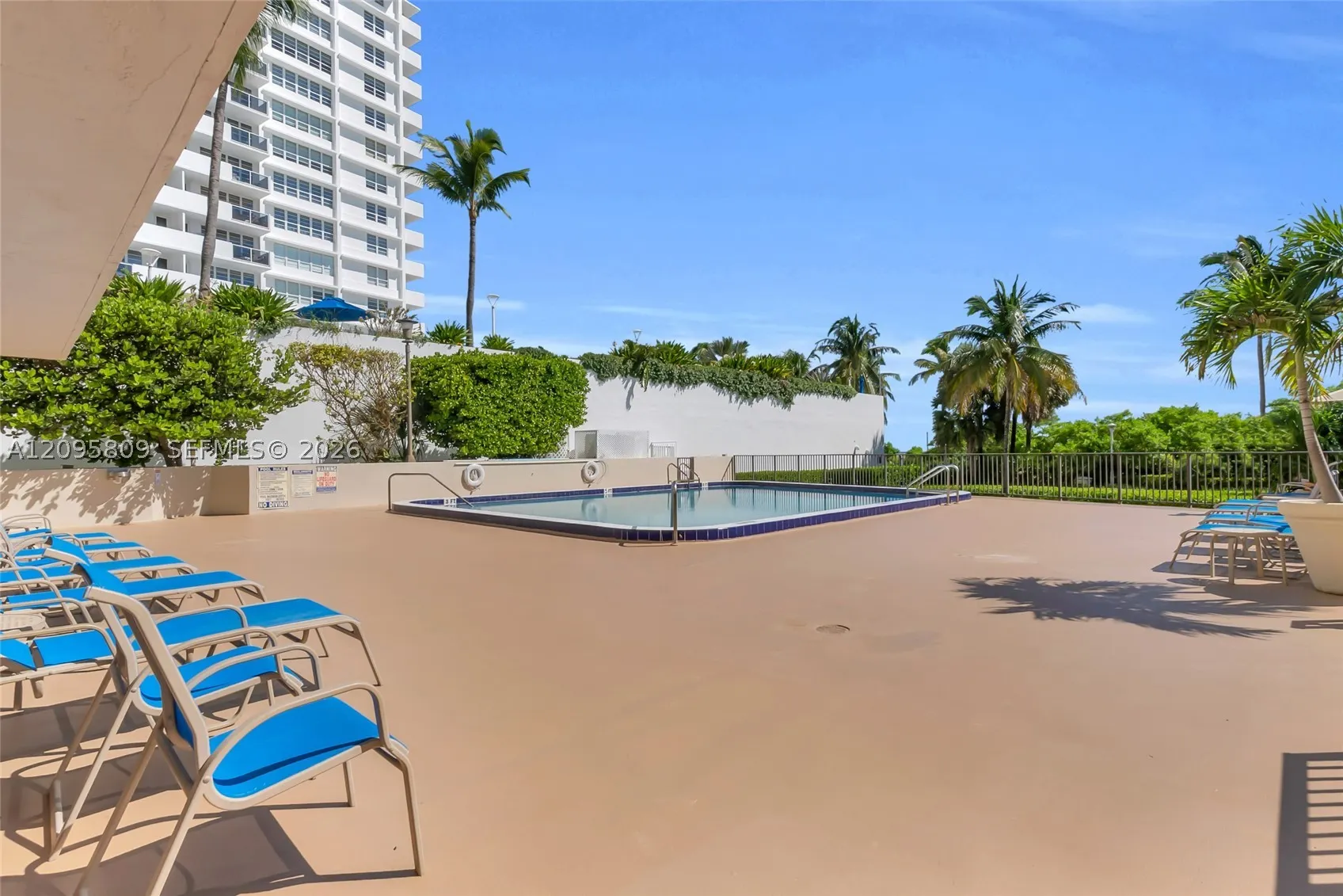 1623 Collins Ave #812