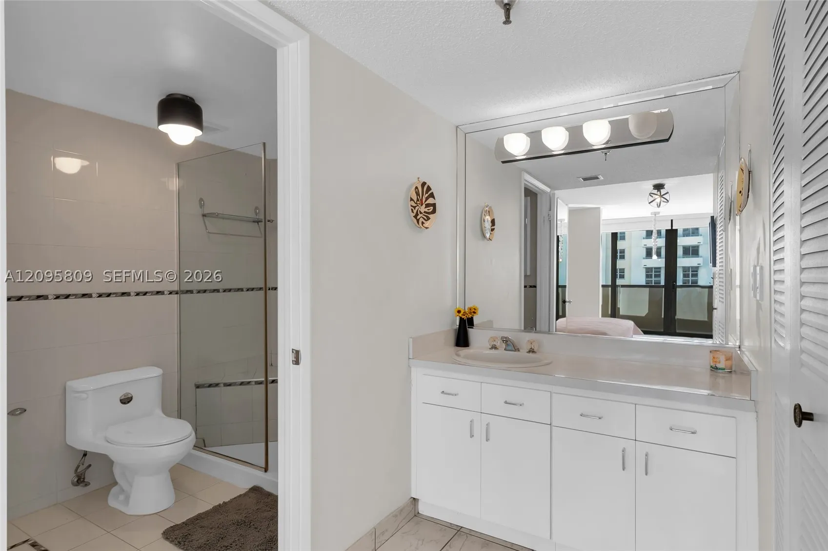 1623 Collins Ave #812