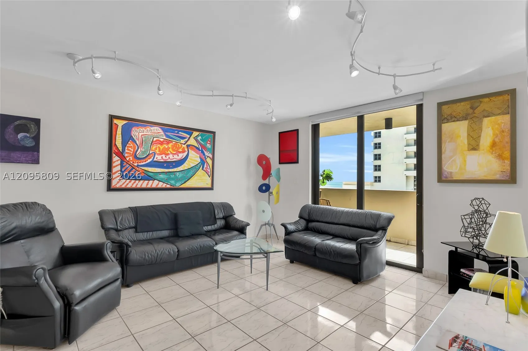 1623 Collins Ave #812