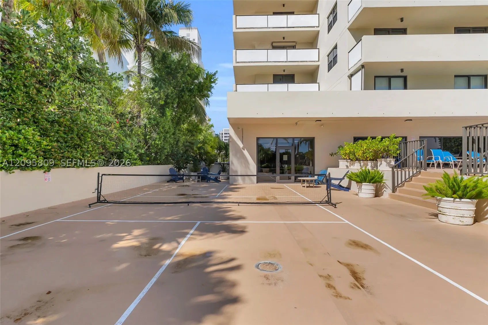 1623 Collins Ave #812