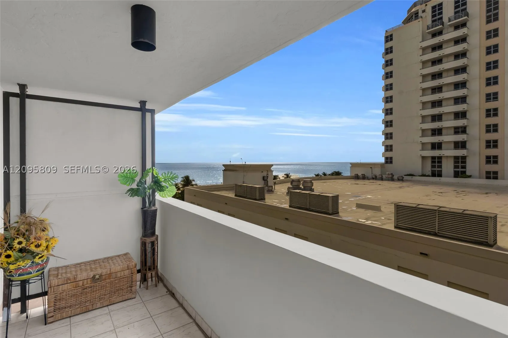 1623 Collins Ave #812