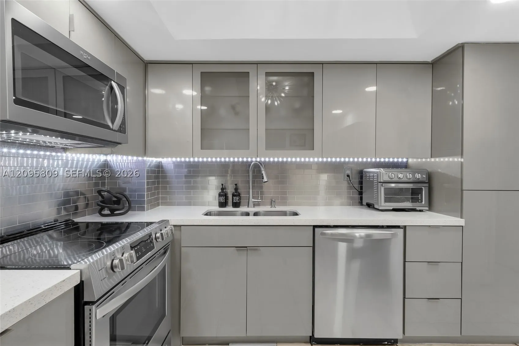 1623 Collins Ave #812