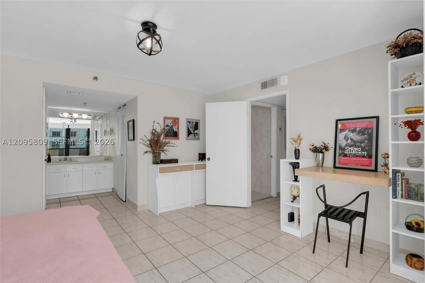 1623 Collins Ave #812