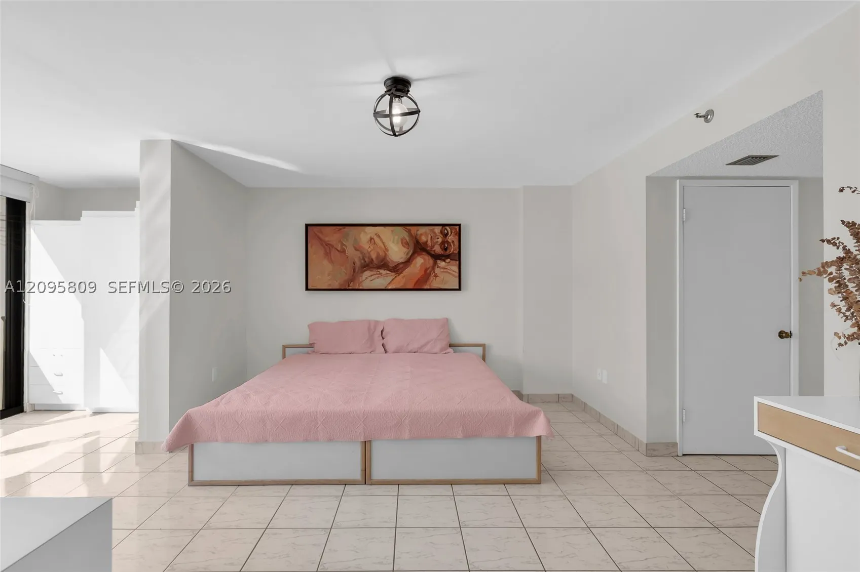 1623 Collins Ave #812