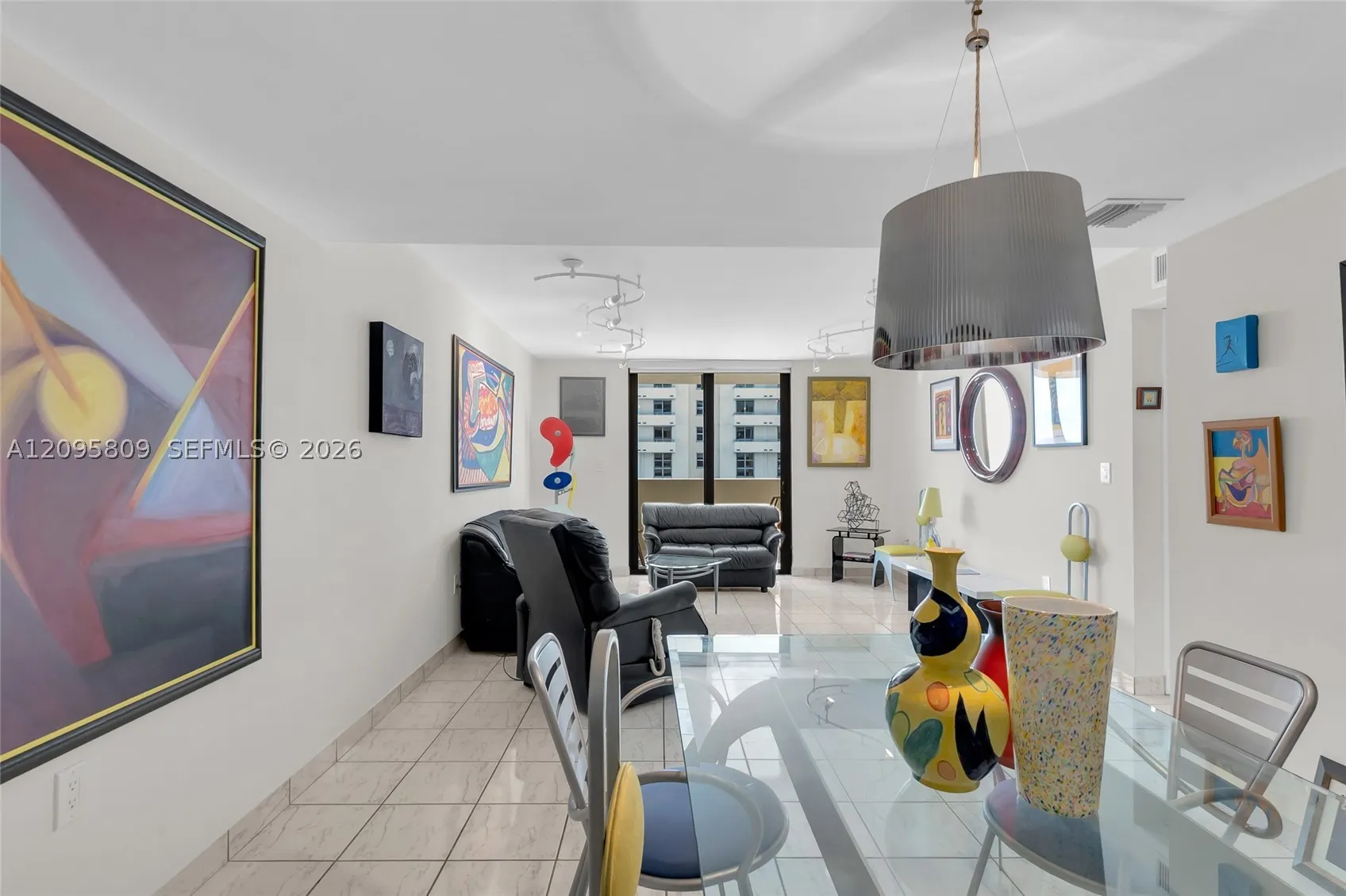 1623 Collins Ave #812