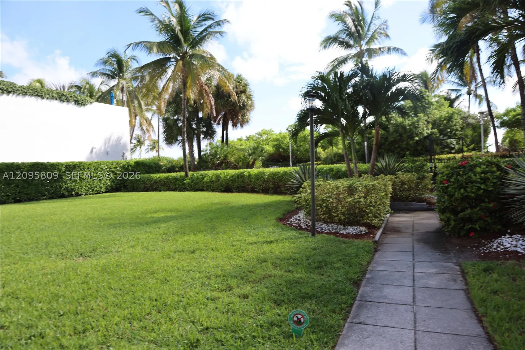 1623 Collins Ave #812