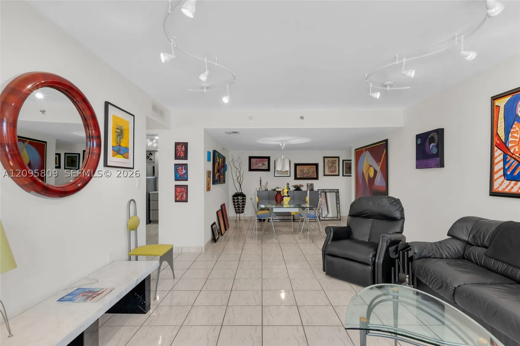 1623 Collins Ave #812