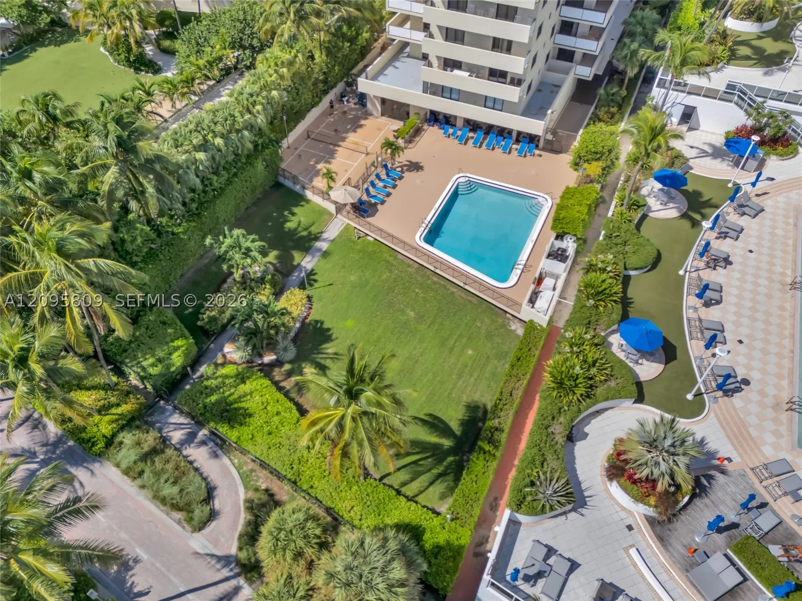 1623 Collins Ave #812