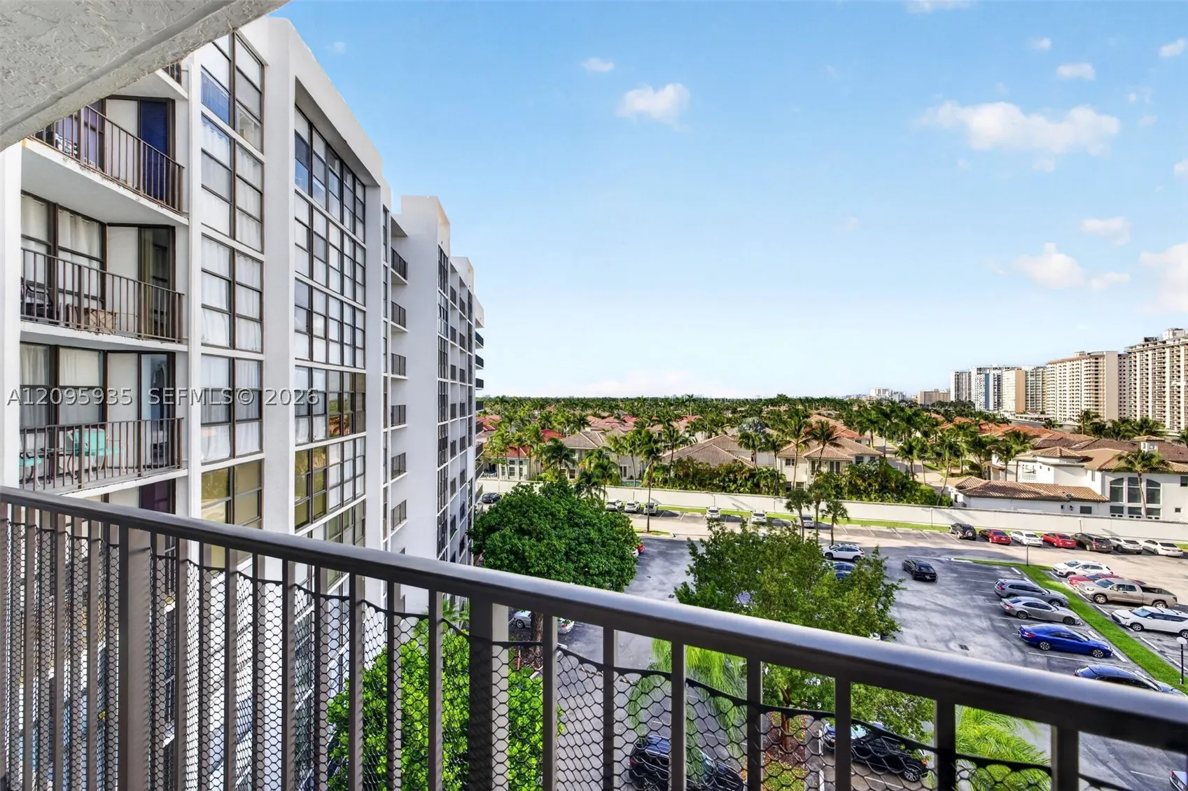 1000 Parkview Dr #715