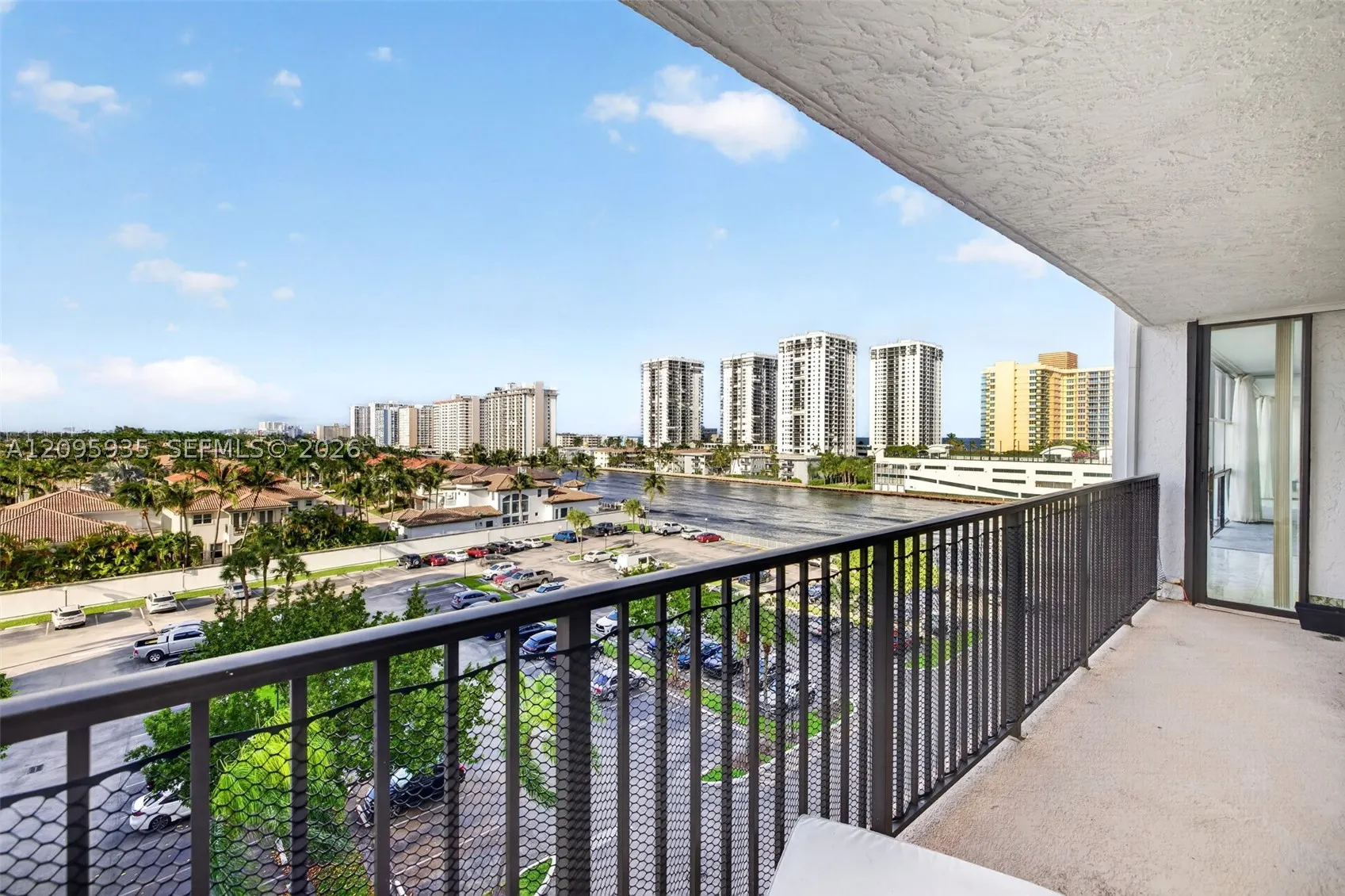 1000 Parkview Dr #715