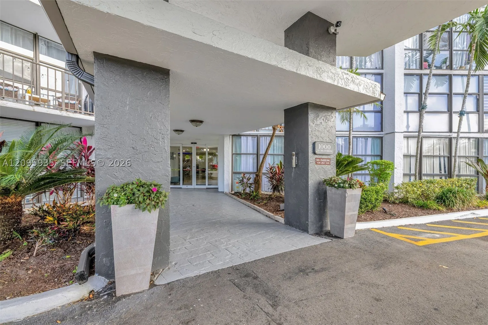 1000 Parkview Dr #715