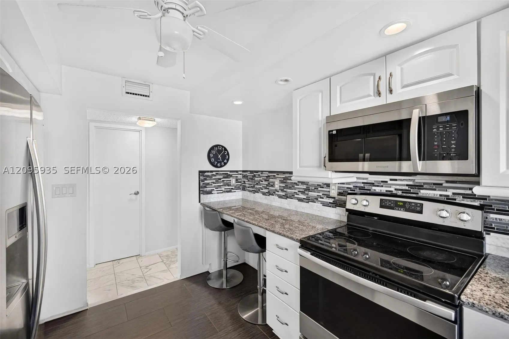 1000 Parkview Dr #715