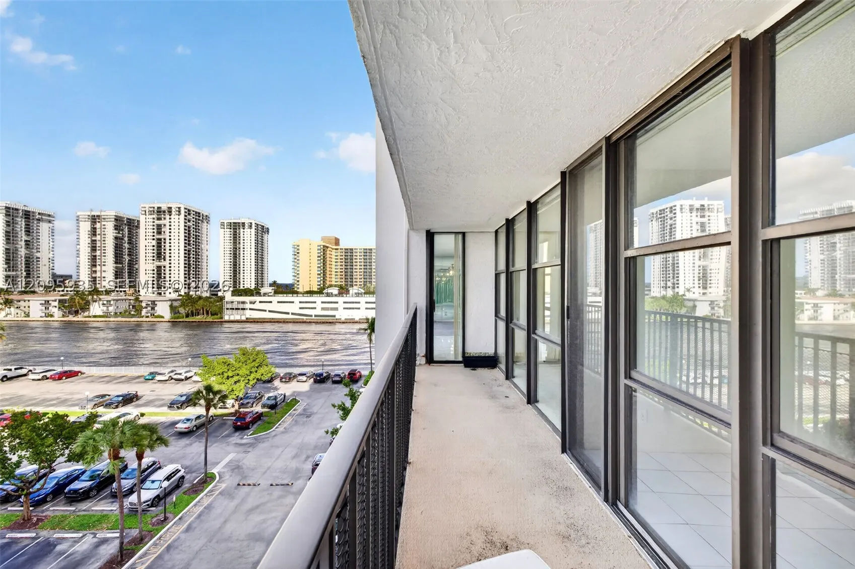 1000 Parkview Dr #715