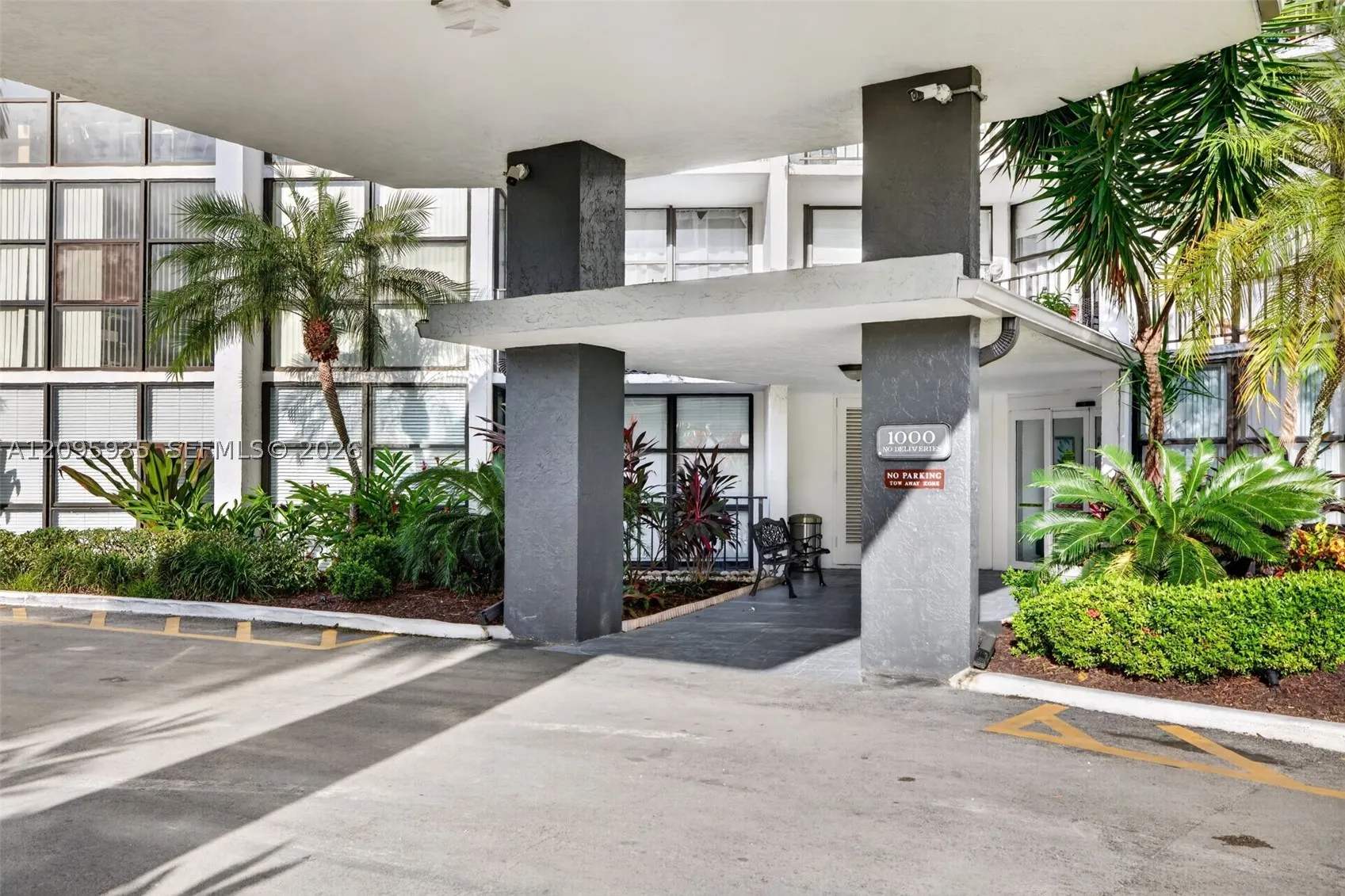 1000 Parkview Dr #715