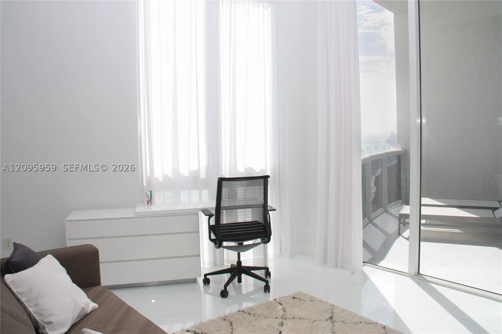 15811 Collins Ave #4306