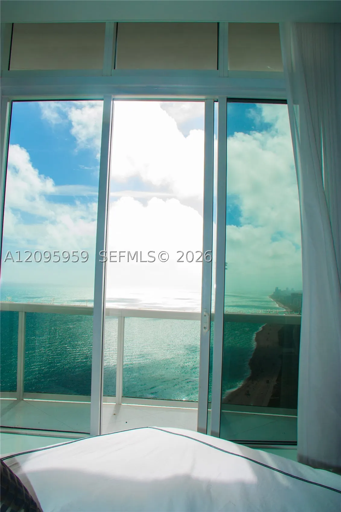 15811 Collins Ave #4306