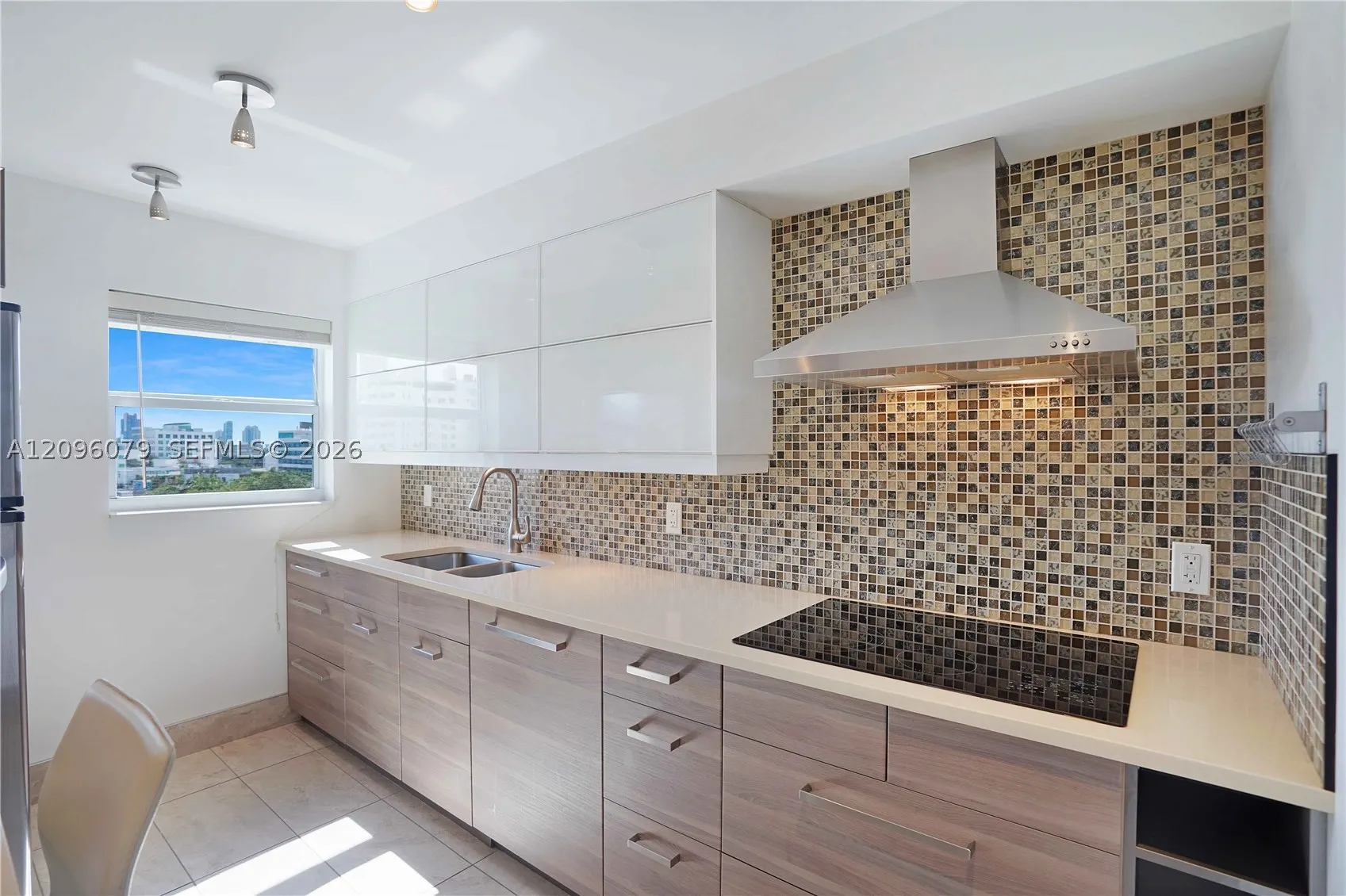 245 18 St #902