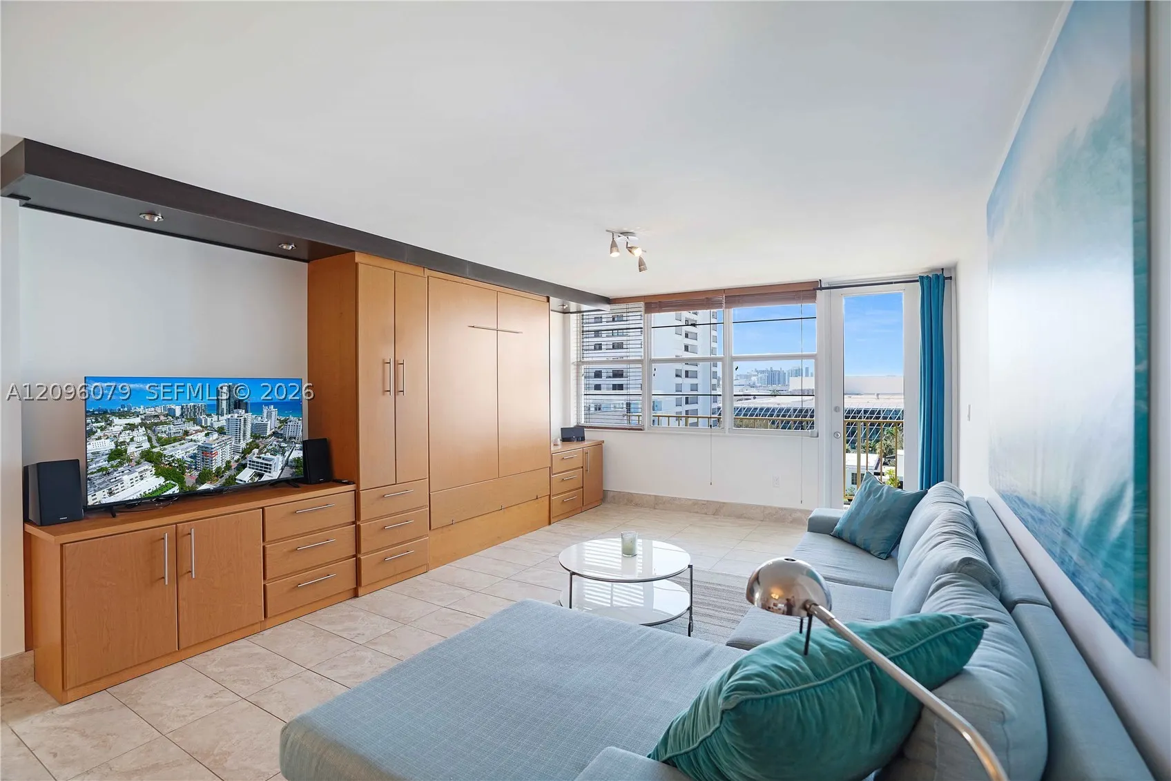 245 18 St #902