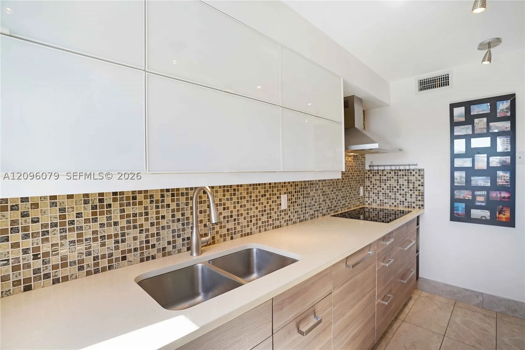 245 18 St #902