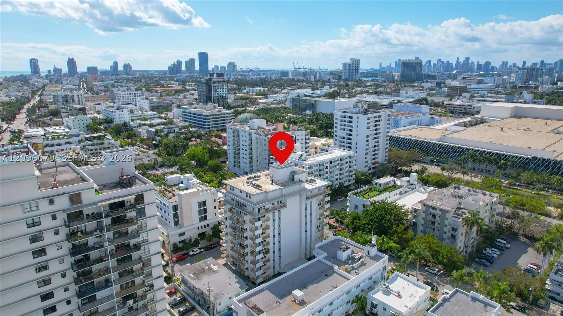 245 18 St #902