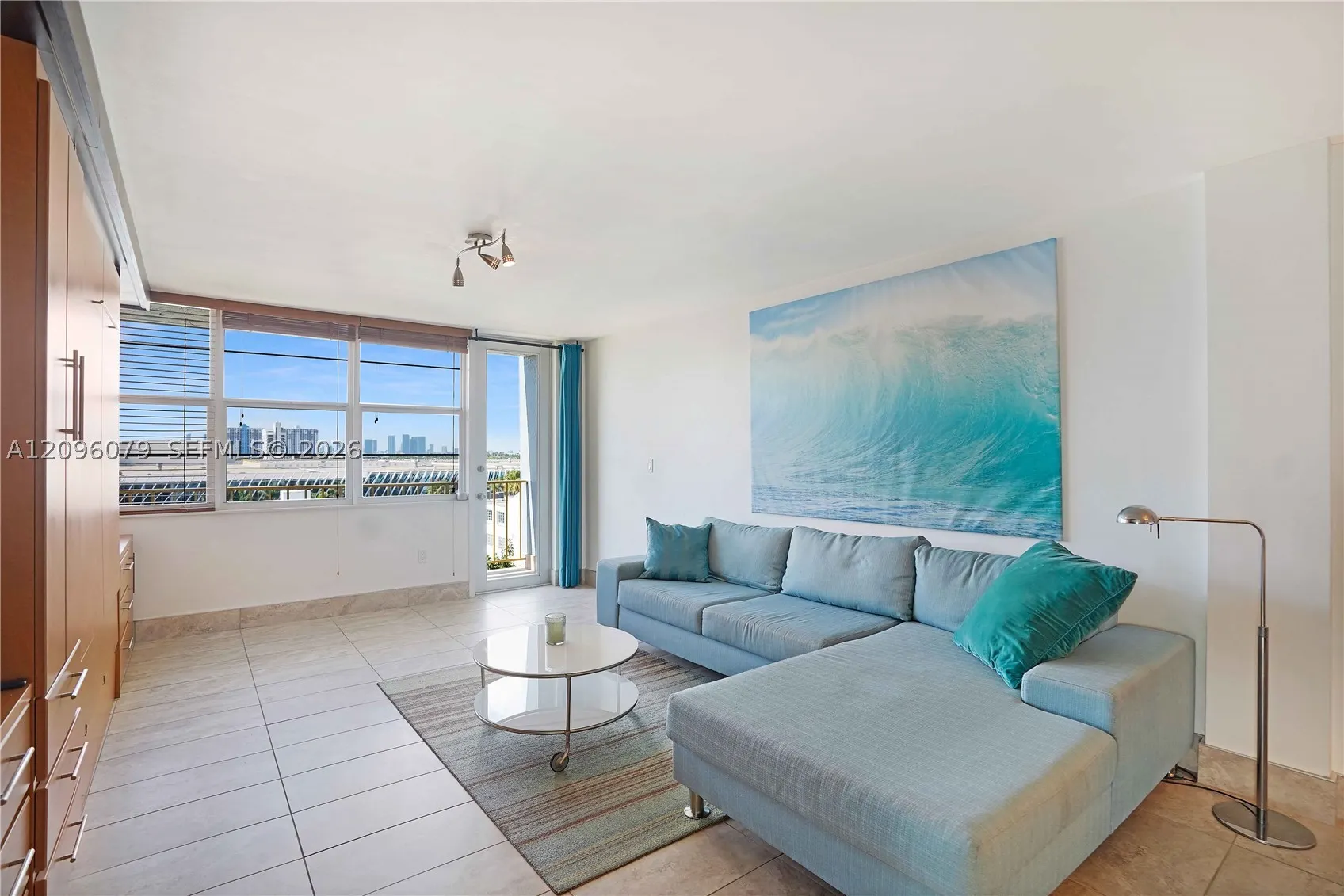 245 18 St #902