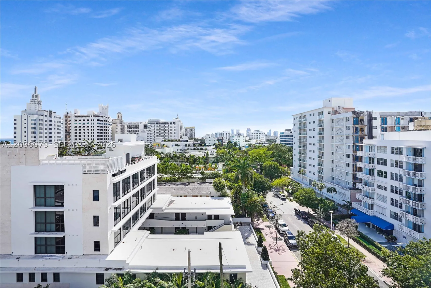 245 18 St #902