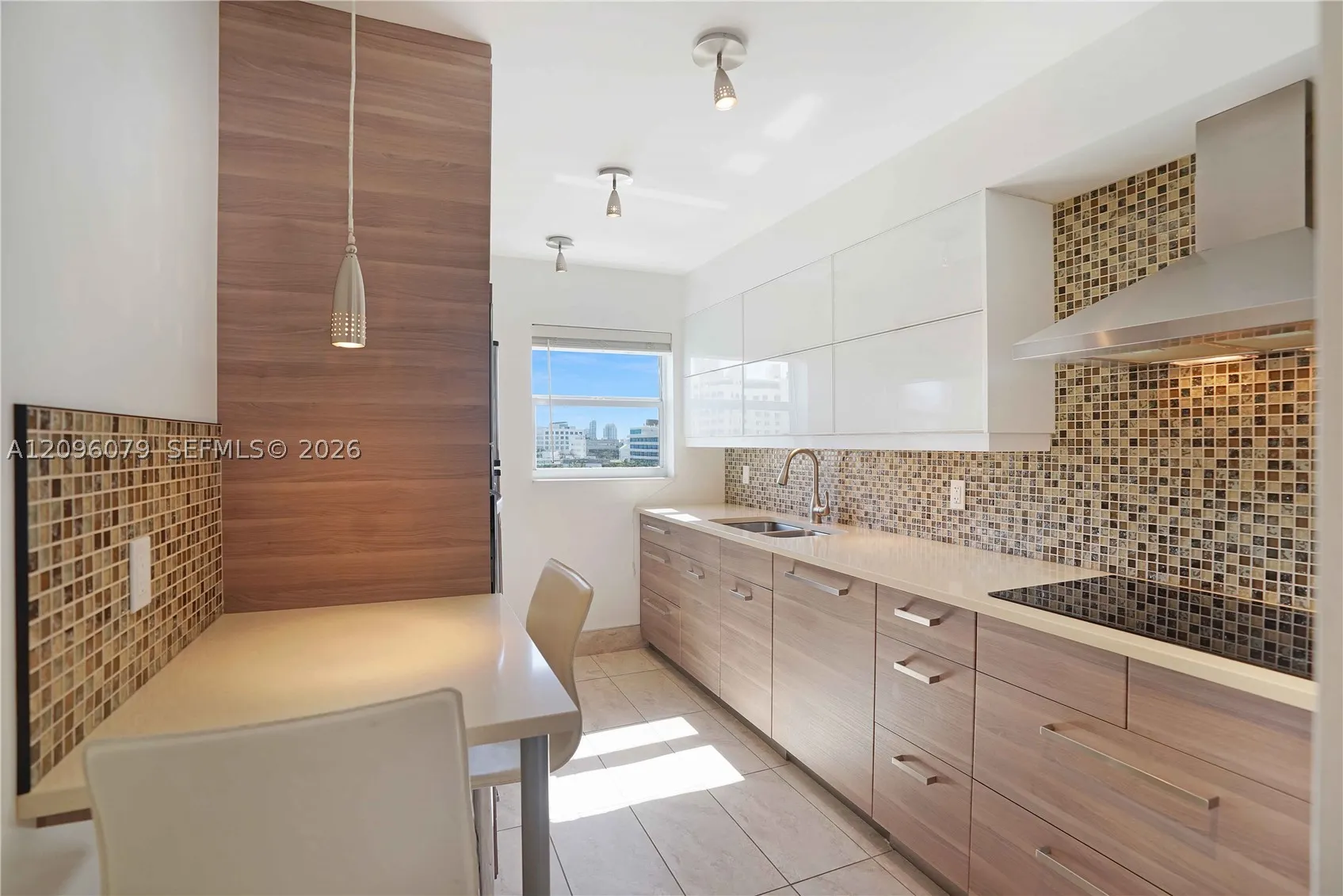 245 18 St #902