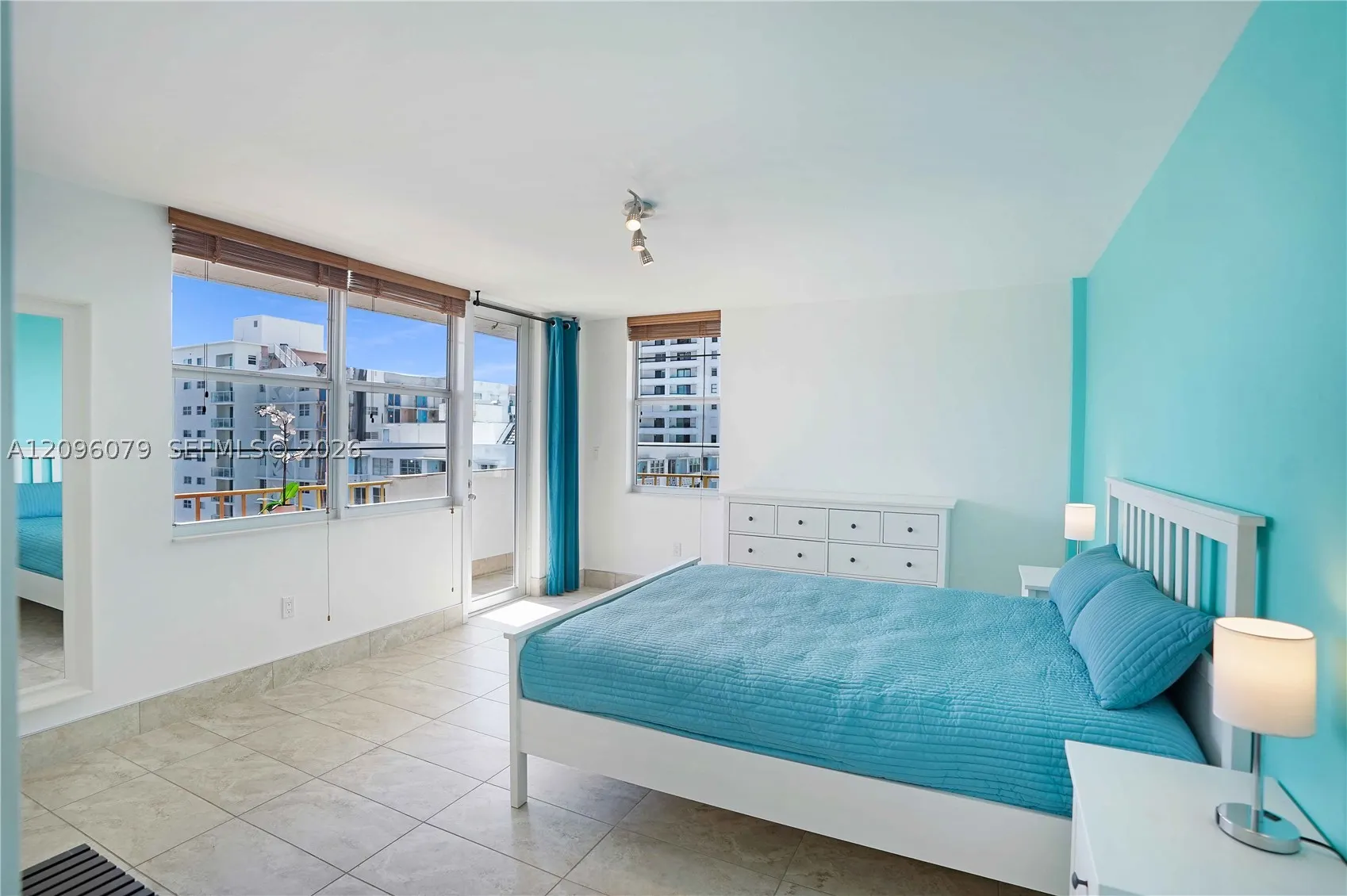 245 18 St #902