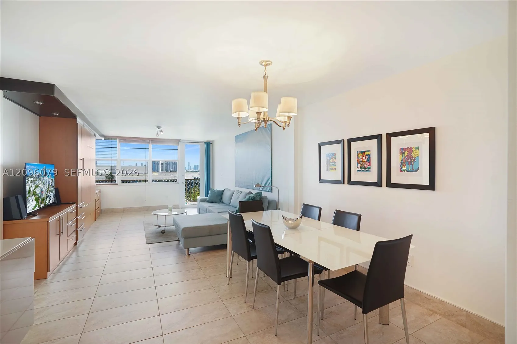 245 18 St #902