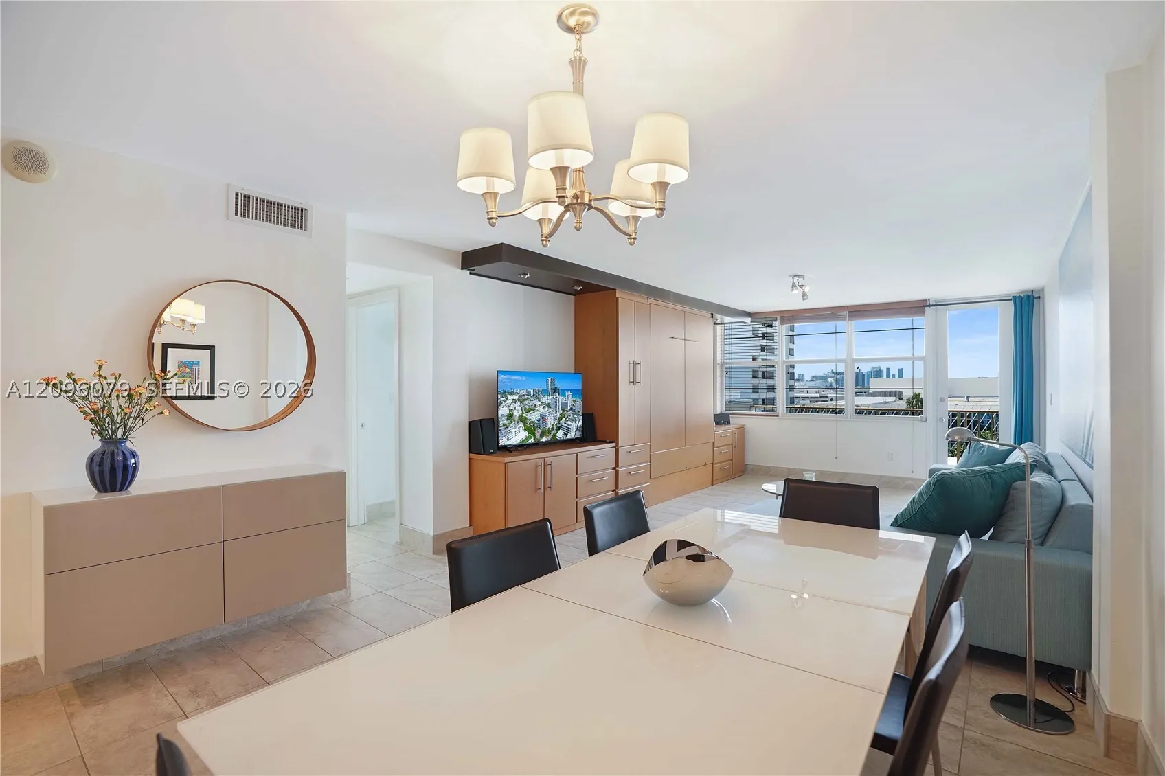 245 18 St #902